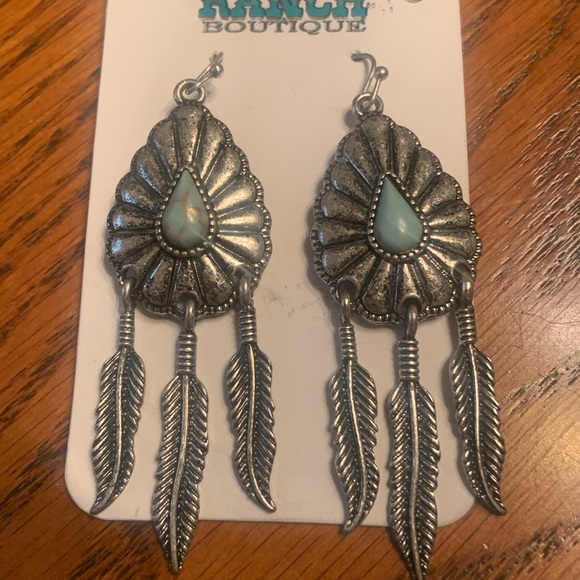 NWT Silver Tone Earrings- Western Style - Picture 6 of 6